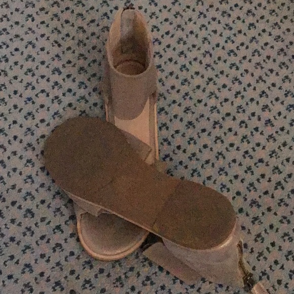 Sandals - Picture 2 of 3
